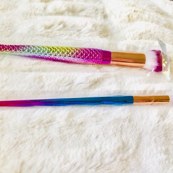 “Just In” Two Mermaid Makeup Brushes NWT - Picture 6 of 6